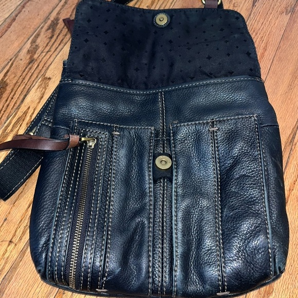 Fossil Leather Women’s Shoulder Bag: Lots Of Pockets - Picture 2 of 14